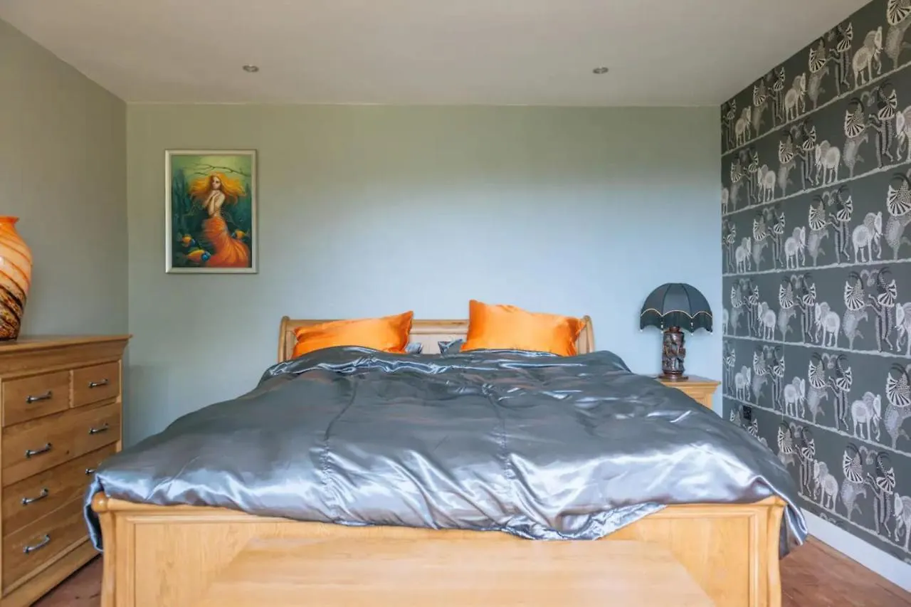 Lush & Spacious 3Bd House - East Brighton location