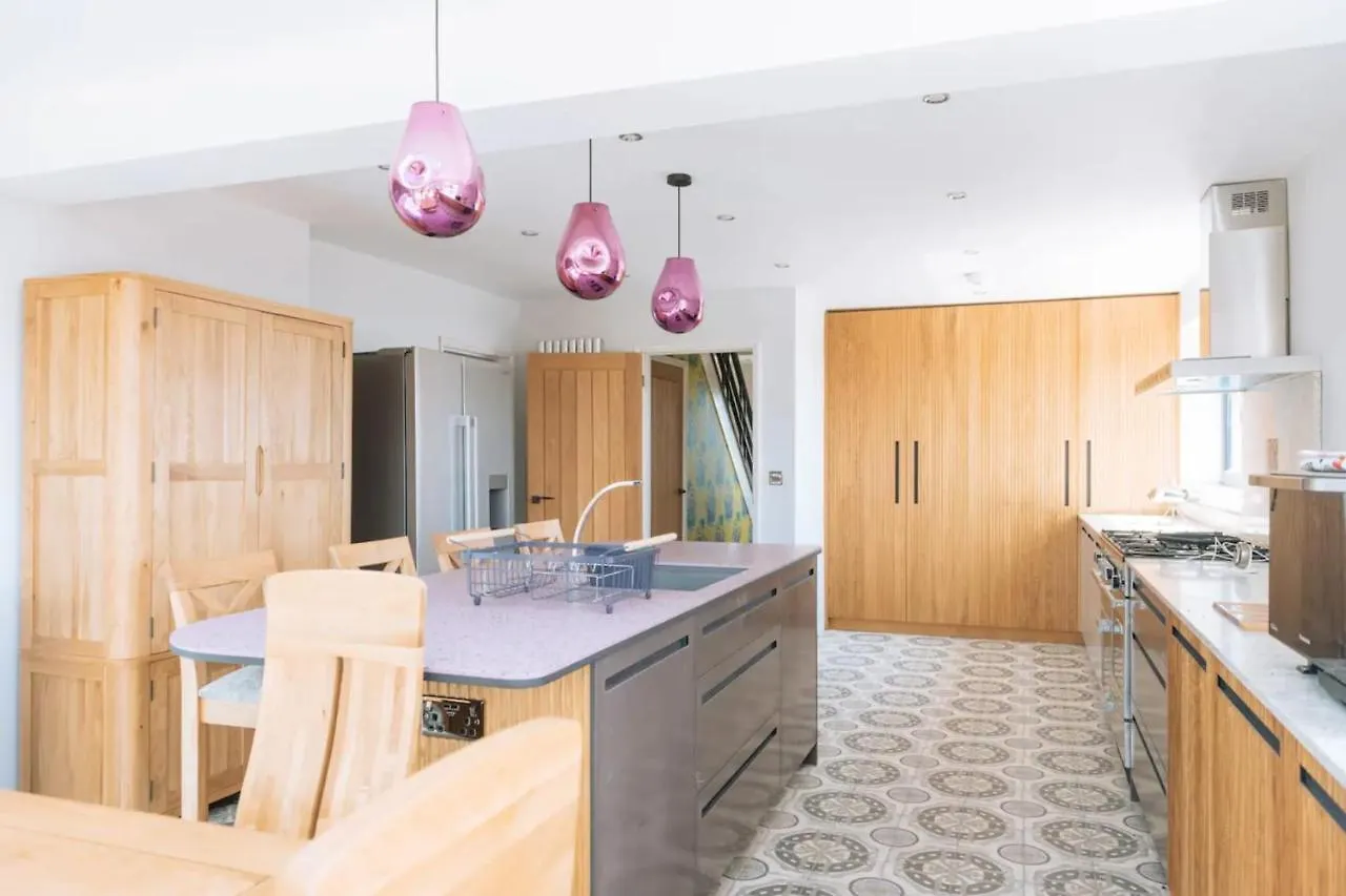 Lush & Spacious 3Bd House - East 브라이턴 영국
