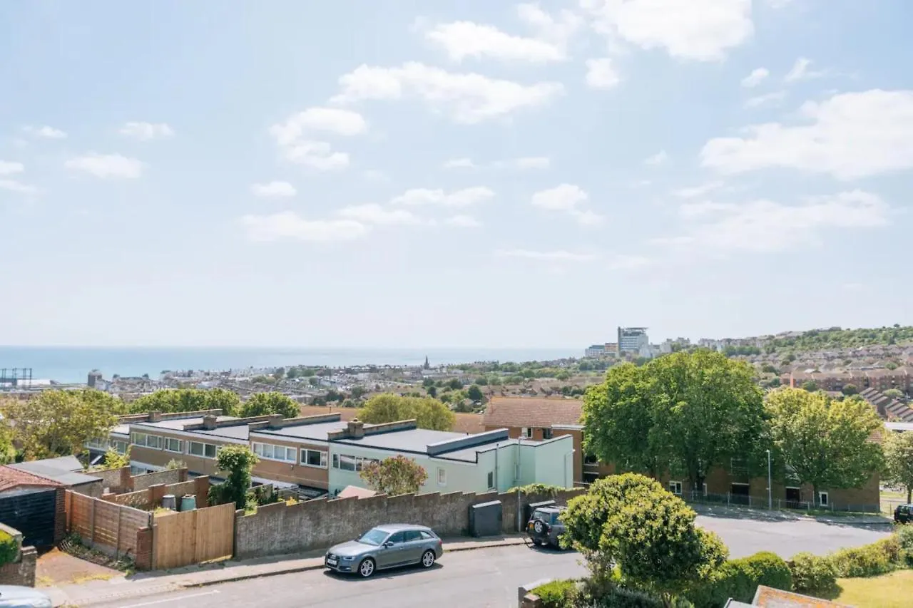 Lush & Spacious 3Bd House - East Brighton 0*,