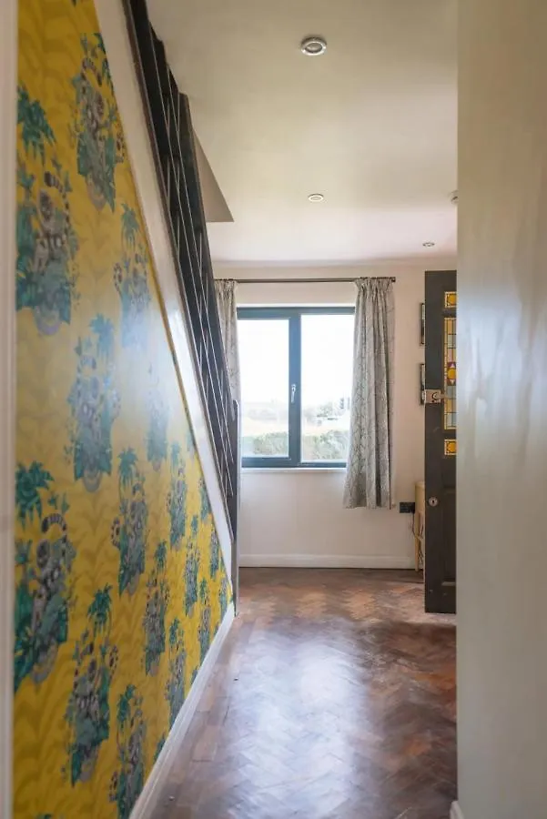 Lush & Spacious 3Bd House - East 브라이턴 펜션