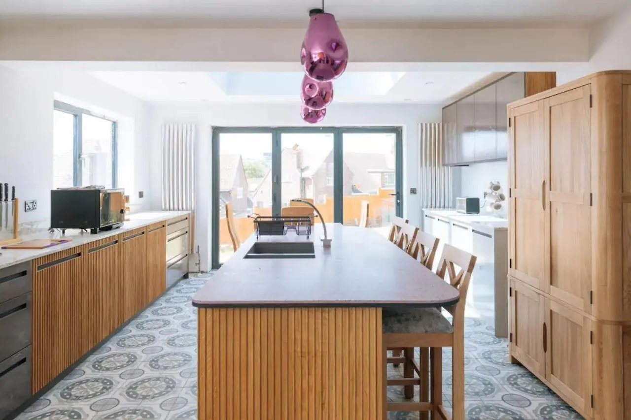 Lush & Spacious 3Bd House - East 브라이턴