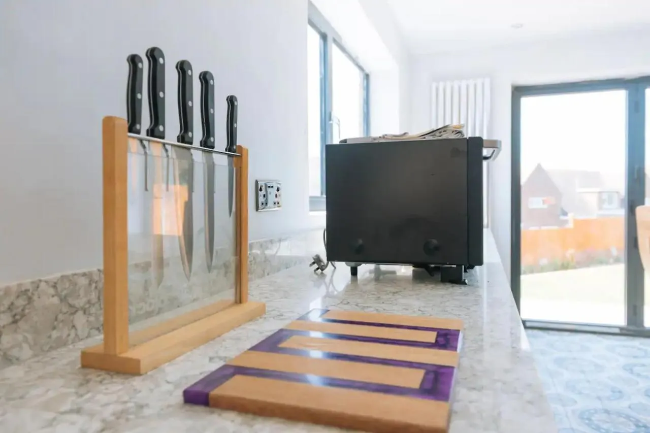 펜션 Lush & Spacious 3Bd House - East 브라이턴