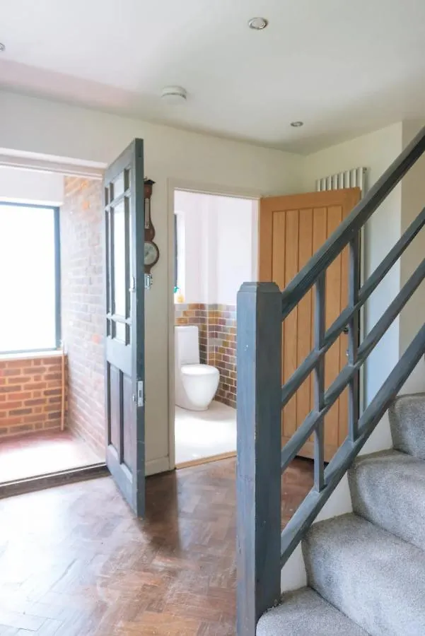 펜션 Lush & Spacious 3Bd House - East 브라이턴
